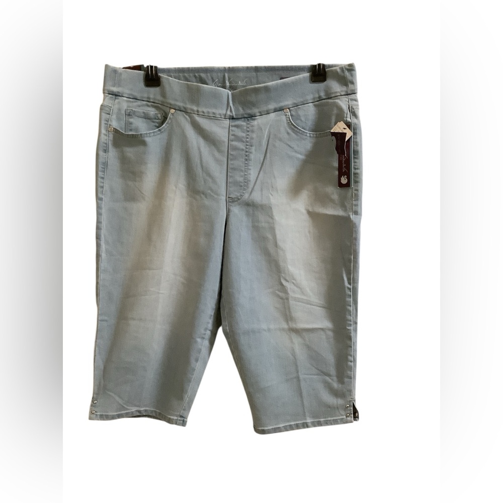 Women Light Blue Denim Shorts (NWT) Size:18